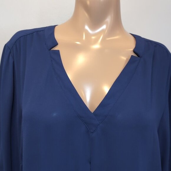 Reitmans Vneck Flowy Blouse Boyfriend Shirt Roll Tab Pleated Notched Tunic Top - Picture 2 of 12